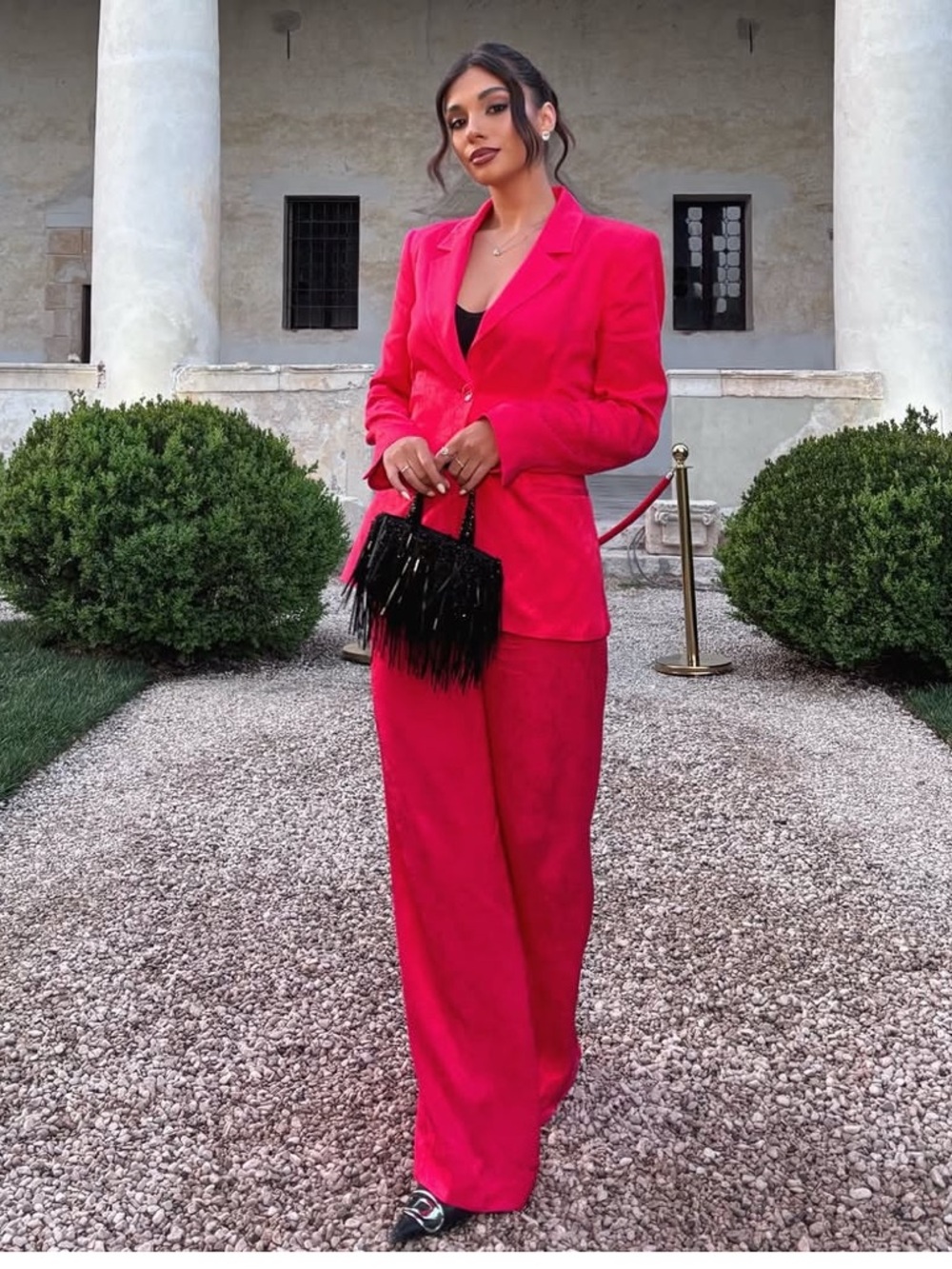VIRAL NEW ZARA FUCHSIA LUXURY BLAZER SIZE M
🚨NO DISCOUNT ON THIS BLAZER